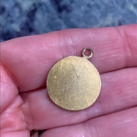 Vintage 12k gold filled round pendant charm w law scales motif - Picture 3 of 5